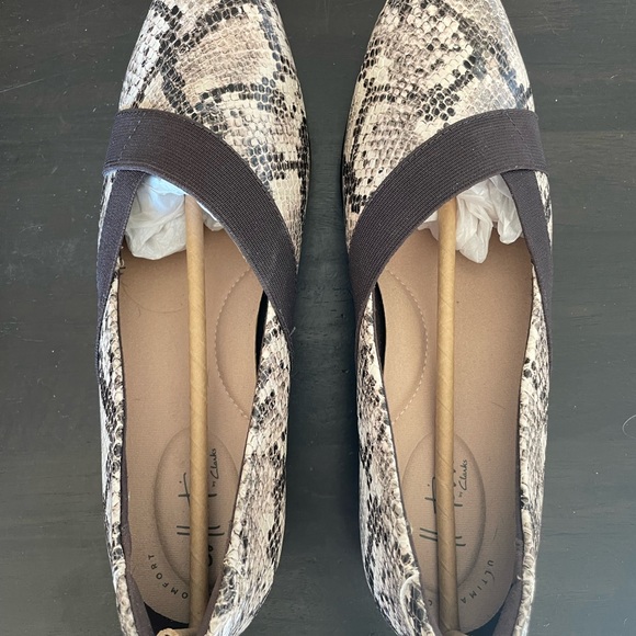 Clarks Taupe Snake Flats 8.5W - Picture 5 of 8